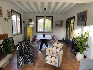 Ruang duduk di A l'orée d'Arras