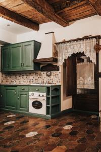 Nhà bếp/bếp nhỏ tại Monte Pratello - Dimora Rosy