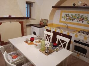 a kitchen with a table with a white counter top at Creta Rossa in Larino