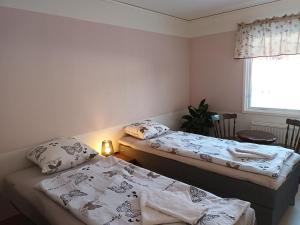 Postel nebo postele na pokoji v ubytování Dals Långeds B&B
