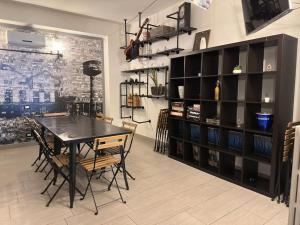 a dining room with a black table and chairs at Appartamento per famiglie o gruppi di amici Access Point in Crotone