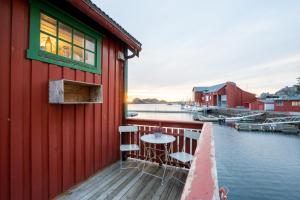 Vaade puhkemaja lähedal voolavale jõele