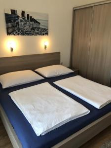 Posteľ alebo postele v izbe v ubytovaní Apartment in Banjol with balcony, air conditioning, WiFi, dishwasher 4888-1