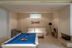 Biliár nebo kulečník v ubytování Luxury Villa Alba by Estia