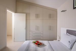 Postel nebo postele na pokoji v ubytování Luxury Villa Alba by Estia