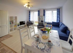 Kuchyňa alebo kuchynka v ubytovaní Trevilles Apartamenty - Granatowy + 11 fotografií