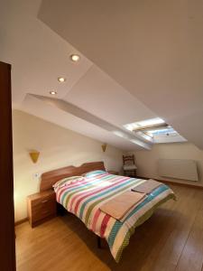 a bedroom with a bed in a attic at ApartamentosArturo Llanes LaPlaza Atico céntrico in Llanes