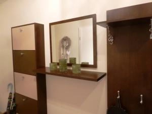 a bathroom with a mirror and a shelf with cups at Antoinettes Ferienwohnung in Ilmenau