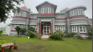 Solan Retreat外面的花园