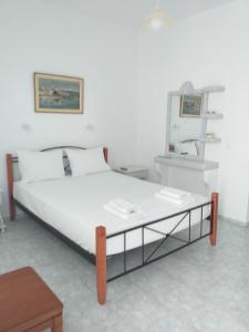 A bed or beds in a room at Captain Stavros