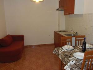 Kuchyňa alebo kuchynka v ubytovaní Apartment in Dramalj with sea view, balcony, air conditioning, WiFi 4623-9