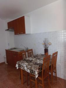 Kuchyňa alebo kuchynka v ubytovaní Apartment in Dramalj with sea view, balcony, air conditioning, WiFi 4623-9