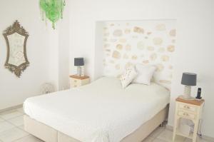 Un pat sau paturi într-o cameră la Seaview Ampelas Villa