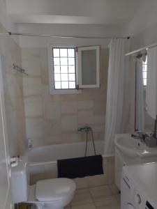 O baie la Seaview Ampelas Villa +28 fotografii