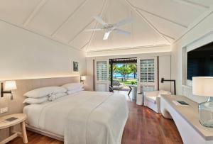 Кровать или кровати в номере LUX* Le Morne Resort