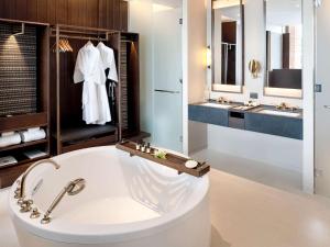 Pullman Khao Lak Resort的一间浴室