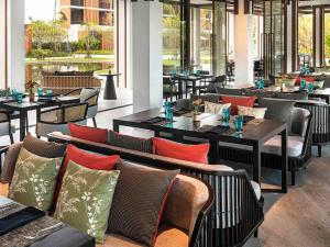 Pullman Khao Lak Resort的休息区