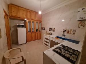 Kuchyň nebo kuchyňský kout v ubytování Appartement à louer