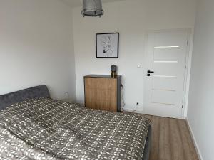 Łóżko lub łóżka w pokoju w obiekcie Apartament Metropolis 15