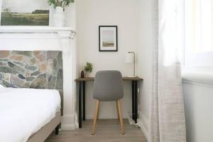 a bedroom with a desk and a chair next to a bed at The Modern Victorian 200 metres from CBD in Bathurst