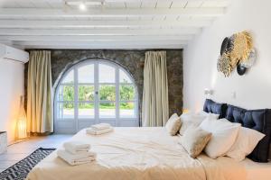 Posteľ alebo postele v izbe v ubytovaní Aquileria Seaview Pool Villa - Seven Bedrooms + 37 fotografií