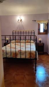Cama o camas de una habitación en Casa rural completa LA CRIVA 11pers