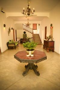 a living room with a table with a plant on it at Kingfisher Bamboo Garden Villa in Unawatuna