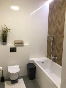 Ένα μπάνιο στο ApartamentySnu, Jagielloński Komfort, Centrum +4 φωτογραφίες