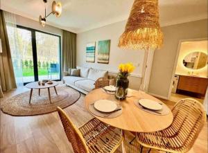 Postel nebo postele na pokoji v ubytování Luksusowy Apartament Niechorze 122