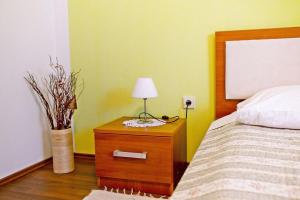 Posteľ alebo postele v izbe v ubytovaní Apartment in Poljana with sea view, terrace, air conditioning, WiFi 3617-5