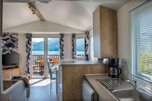 a kitchen with a view of the ocean at L'Ecrin du Lac in Chorges