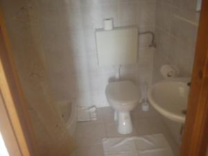 Kúpeľňa v ubytovaní Studio apartment in Hvar town with sea views, terrace, air conditioning, WiFi 3615-5