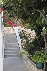 Vonkajšia záhrada v ubytovaní Studio apartment in Hvar town with sea views, terrace, air conditioning, WiFi 3615-5