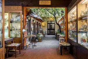 Reštaurácia alebo iné gastronomické zariadenie v ubytovaní Bob W Ponte Vecchio