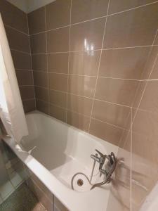 Kúpeľňa v ubytovaní Suite Thalassa 1ère ligne Plages du Couchant Wifi - ROSSIconciergerie - Linge inclus + 13 fotografií