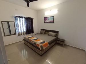 A bed or beds in a room at HR Homestay