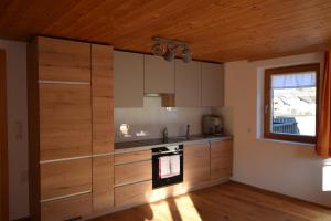 Kuchyňa alebo kuchynka v ubytovaní Ferienwohnung Känzeleblick + 9 fotografií