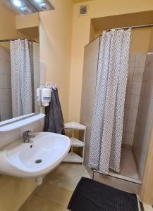 Kúpeľňa v ubytovaní Lucsony Apartman