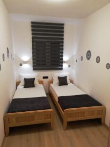 Postel nebo postele na pokoji v ubytování Apartment in Duce with sea view, terrace, air conditioning, WiFi 3423-6