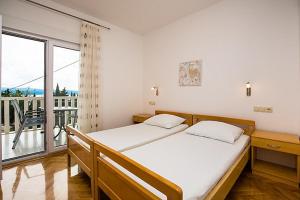 Posteľ alebo postele v izbe v ubytovaní Apartment in Duce with sea view, terrace, air conditioning, WiFi 3423-3