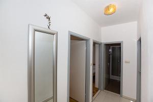 Fotografia z galérie ubytovania Apartment in Duce with sea view, terrace, air conditioning, WiFi 3423-3 v destinácii Duće
