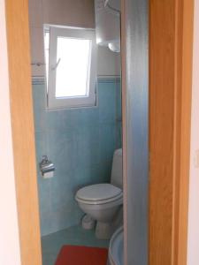 Kúpeľňa v ubytovaní Studio apartment in Privlaka with balcony, air conditioning, WiFi 878-2