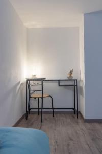 A bed or beds in a room at Venus Apartments - Westside residence