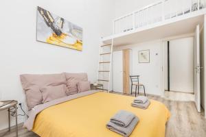 A bed or beds in a room at Venus Apartments - Westside residence