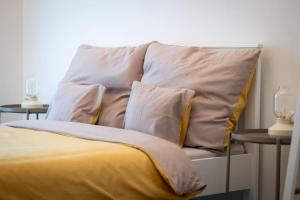 A bed or beds in a room at Venus Apartments - Westside residence