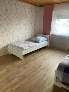 Postel nebo postele na pokoji v ubytování Monteurunterkunft Wiesental
