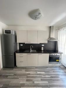 Una cocina o kitchenette en Penzion Fortuna Žatec