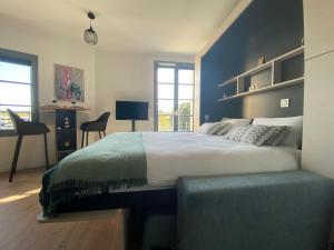Postel nebo postele na pokoji v ubytování Au Studio Pissarro