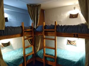 Postel nebo postele na pokoji v ubytování Hostel House 64Bigüa