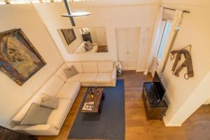 an overhead view of a living room with a white couch at Urban Retreat in Florence